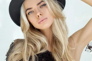ALLISON KISS