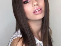 CHLOE KISS